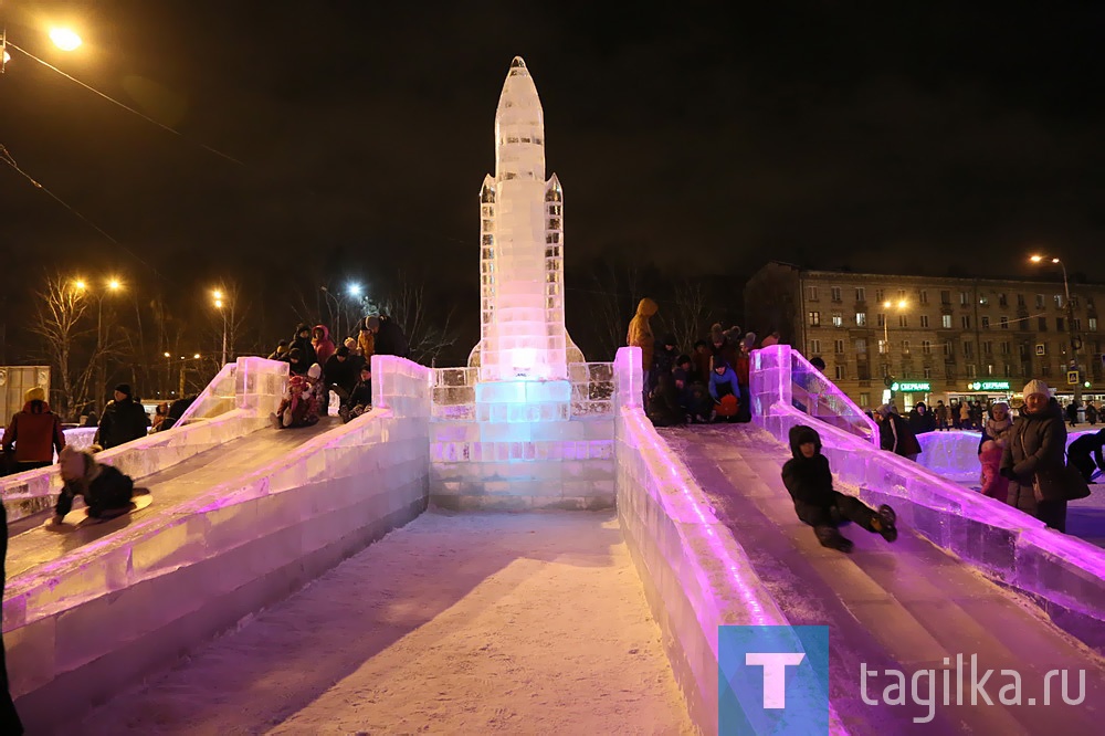 Главная елка города зажгла свои огни!