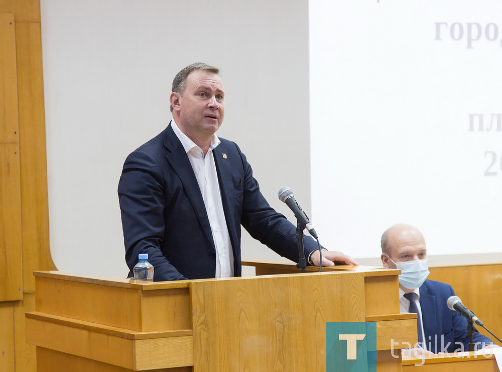 В приветственном слове глава города Владислав Пинаев подчеркнул, что муниципальный бюджет с каждым годом увеличивается. «За три года он вырос до уровня 18 миллиардов 550 миллионов рублей, - сказал мэр. – Это очень серьезная цифра, которая ставит нас в один ряд с городами, превышающими по численности Нижний Тагил. Благодаря совместной работе муниципалитета с правительством Свердловской области и поддержке губернатора Свердловской области Евгения Куйвашева это стало возможным. Следующий год у нас юбилейный и намечено много проектов, которые мы будем реализовывать».