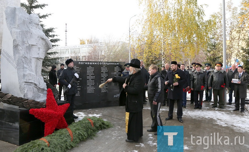 Открытие обелиска "Солдатам правопорядка".