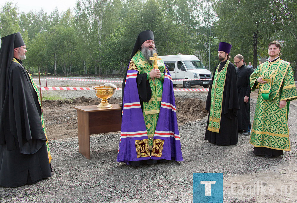 Молебен перед началом строительства часовни в сквере за ДК «Юбилейный»