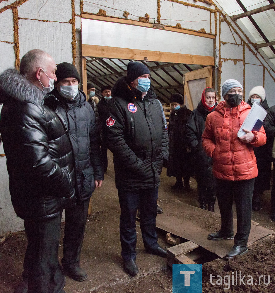 Владислав Пинаев.


«Первый шаг в реализации проекта восстановления тепличного комплекса сделан», - сказал Владислав Пинаев, подводя итоги проделанной работы. – Со временем пустим в эксплуатацию и другие теплицы. Это позволит муниципалитету уйти от практики закупки у сторонних организаций растений и полностью обеспечивать город цветочной рассадой, саженцами деревьев и кустов».

Елена Радченко
Фото Сергея Казанцева