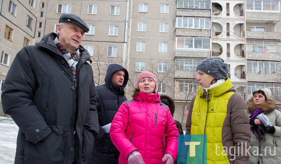  Объезд главой города объектов Дзержинского р-на.Строительство жилого дома и детский сад N112