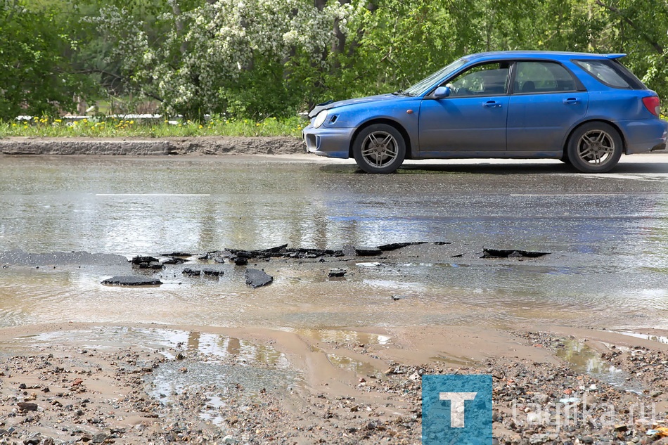 Перекресток Пархоменко и Серова ушел под воду