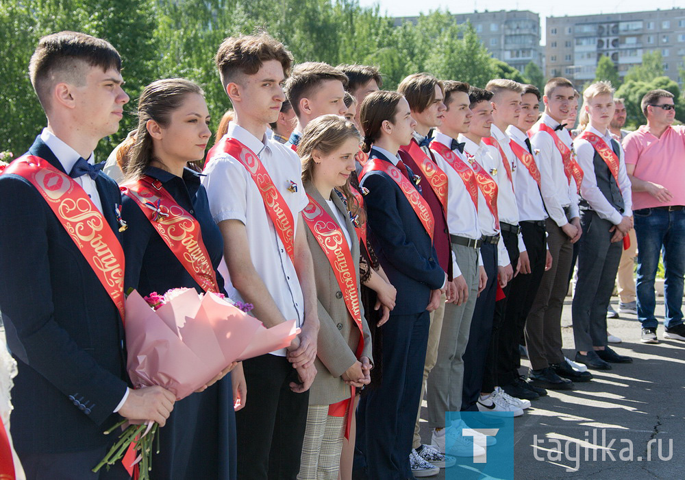 В школах Нижнего Тагила прозвенели последние звонки