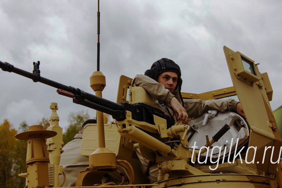 RUSSIA  ARMS  NA  ZEMLE