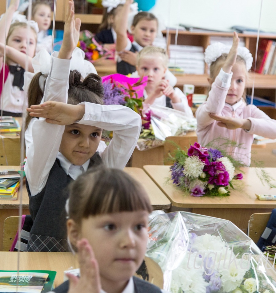  1 сентября 2015 года в школе N32

Первые ответы на первые вопросы учителя. В добрый путь по дороге знаний!