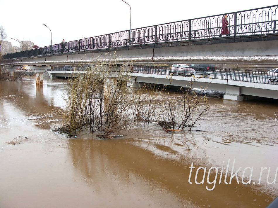 Половодье. Закрыто движение по Серова.