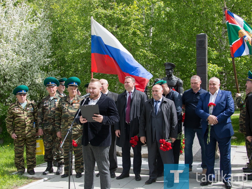 В мероприятии приняли участие глава города Владислав Пинаев, заместитель главы администрации города по социальной политике и ветеран пограничных войск Валерий Суров, председатель Нижнетагильской городской организации ветеранов пограничных войск Николай Гешель, председатель Нижнетагильского городского отделения общероссийской общественной организации «Российский Союз ветеранов Афганистана» Андрей Банников и председатель городского совета ветеранов Владимир Свистунов.