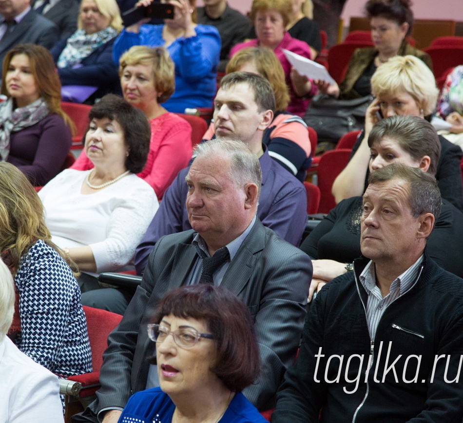Встреча профсоюзных лидеров

Рынок труда в городе и мигранты, санкции и тагильские предприятия, средства на оздоровление педагогов. Таковы актуальные темы, поднятые на традиционной встрече главы города Сергея Носова с профсоюзным активом Нижнего Тагила.

Прежде всего, говорили о том, что волнует каждого: о зарплате и ее индексации в связи с ростом цен.




