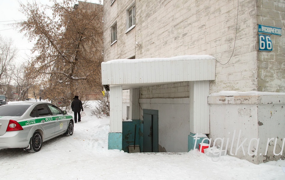 Администрация города Нижний Тагил инициировала процедуру принудительного освобождения нежилого помещения, занимаемого индивидуальным предпринимателем Игорем Лысенко. Накануне на объекте были сменены замки, описано и опечатано имущество недобросовестного бизнесмена, сообщает пресс-служба Администрации города.