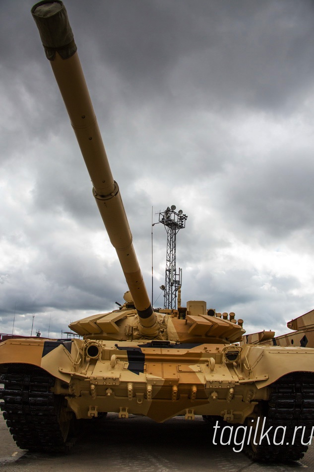 RUSSIA  ARMS  NA  ZEMLE