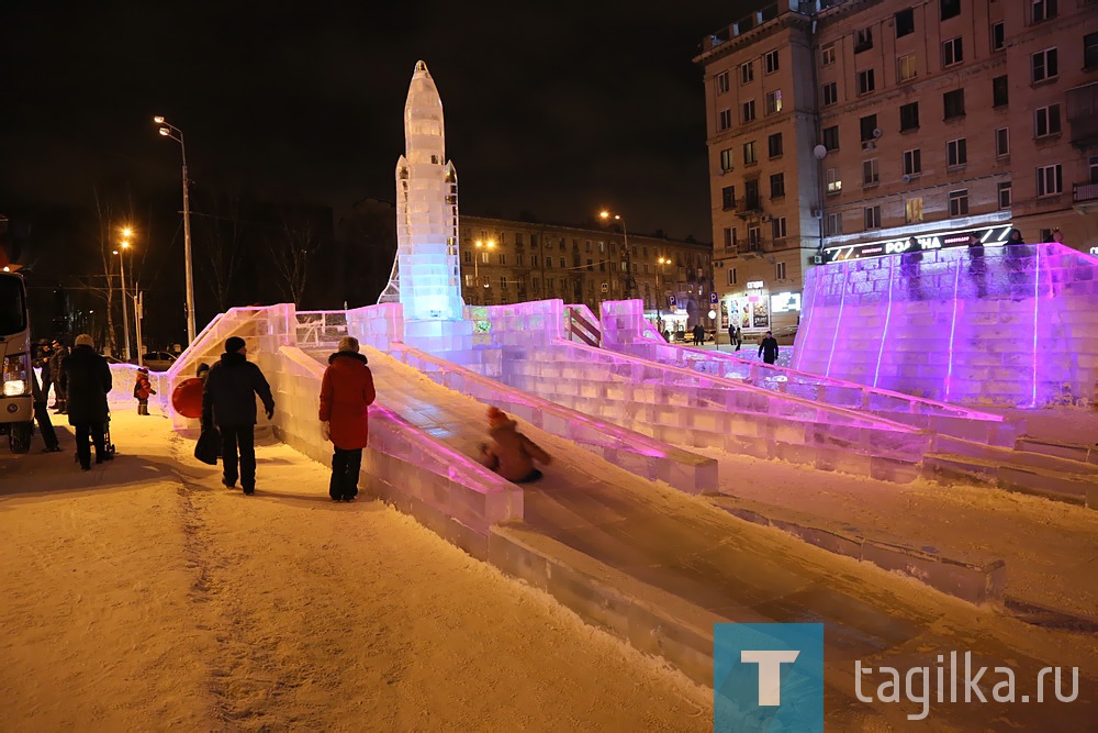 Главная елка города зажгла свои огни!