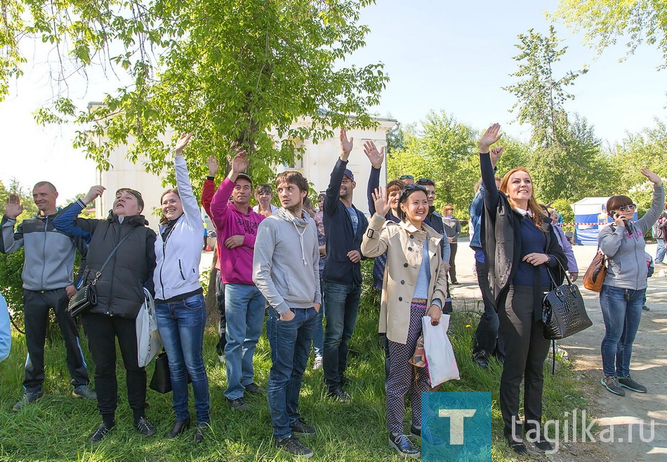 Этим летом в загородных оздоровительных лагерях отдохнут около 6,5 тысячи детей. Запись на получение путевок началась с 11 апреля. Через несколько дней в ряд лагерей был объявлен дополнительный набор. И даже после него, сообщили в городском управлении образования, осталась невостребованной часть путевок в ЗОЛ «Северянка» и санатории Свердловской области.

Полная стоимость путевки в лагерь составила от 22 до 15 тысяч рублей.  Родителям, в зависимости от льготной категории, они обошлись в 10 и 20 процентов стоимости.

Ольга ПОЛЯКОВА.
Фото Сергея КАЗАНЦЕВА