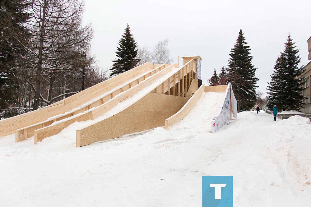 Строительство ледового городка на Театральной площади