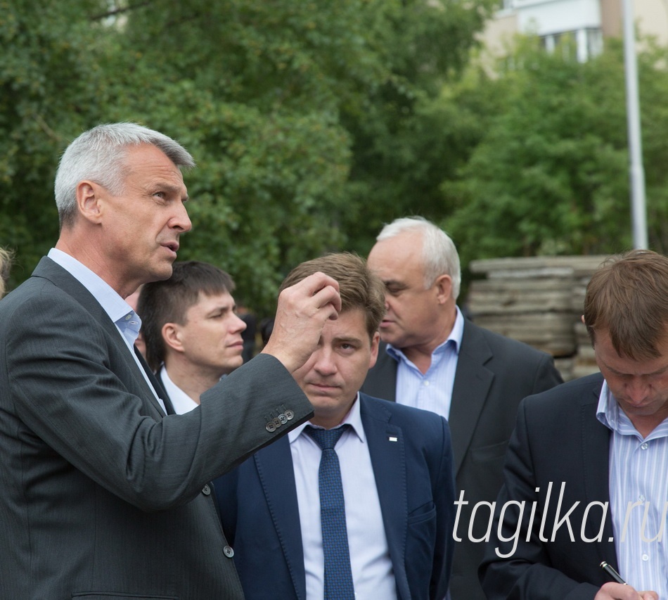 Объезд главой города объектов строительства в Дзержинском районе.
