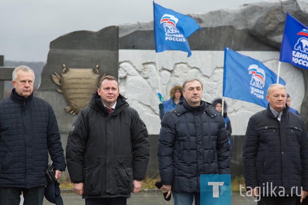 Владислав Пинаев открыл митинг в деревне Усть-Утка , посвященный Дню народного единства