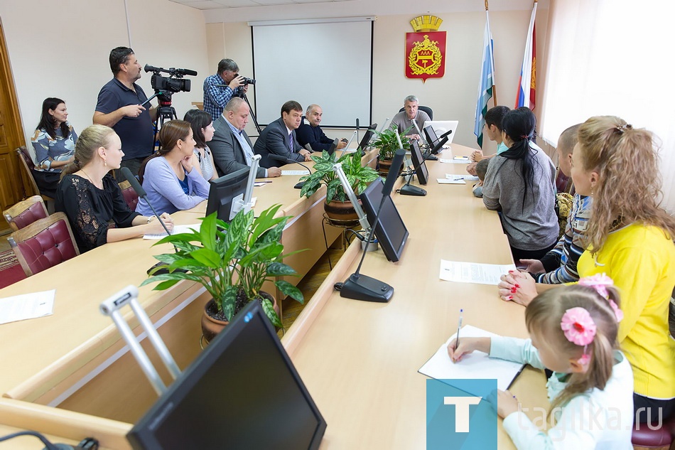 Молодым семьям вручили сертификаты на приобретение (строительство) жилья.

Подпрограммы «Предоставление региональной поддержки молодым семьям на улучшение жилищных условий» является частью государственной программы Свердловской области «Развитие физической культуры, спорта и молодежной политики в Свердловской области до 2020 года», которая начала действовать с 2016 года. 