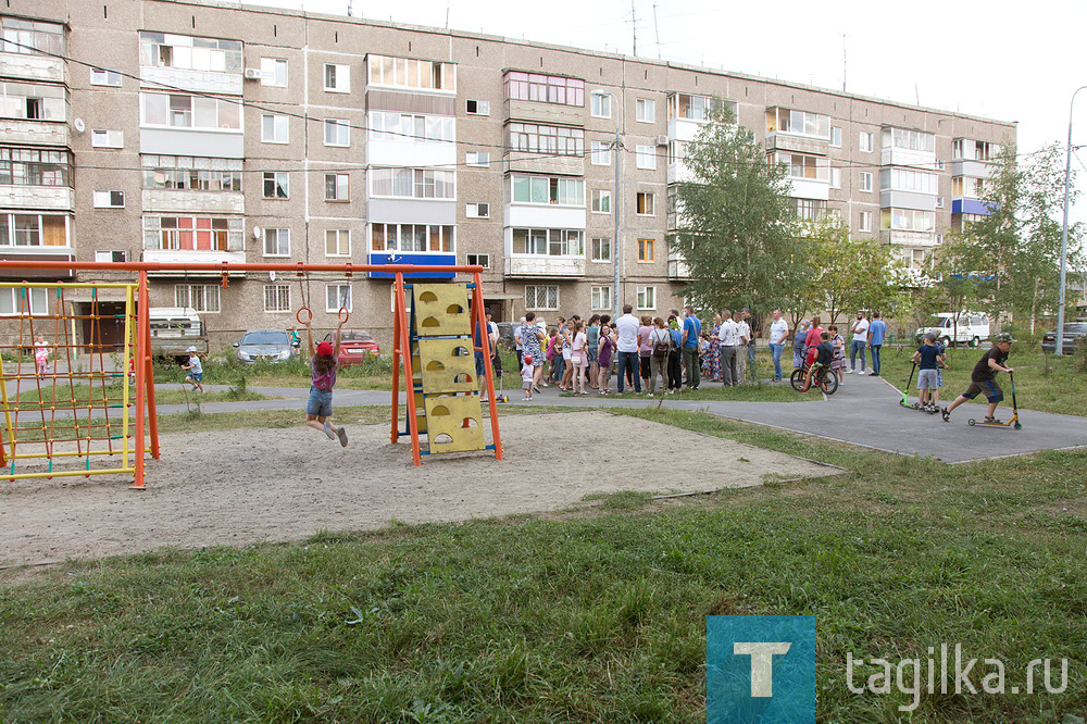 Глава города Владислав Пинаев встретился с жителями домов на улице Дарвина