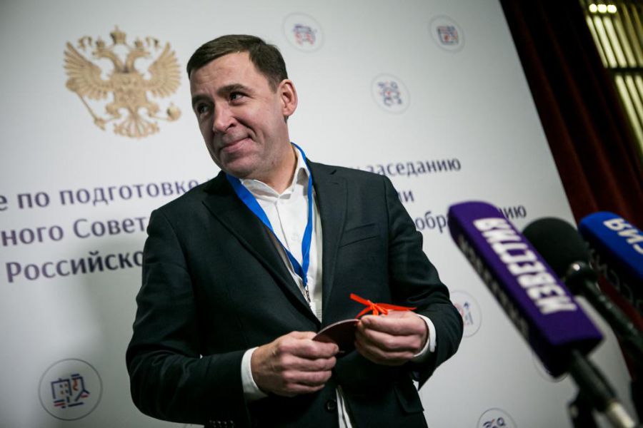 Губернатор Свердловской области наградил врачей Нижнего Тагила