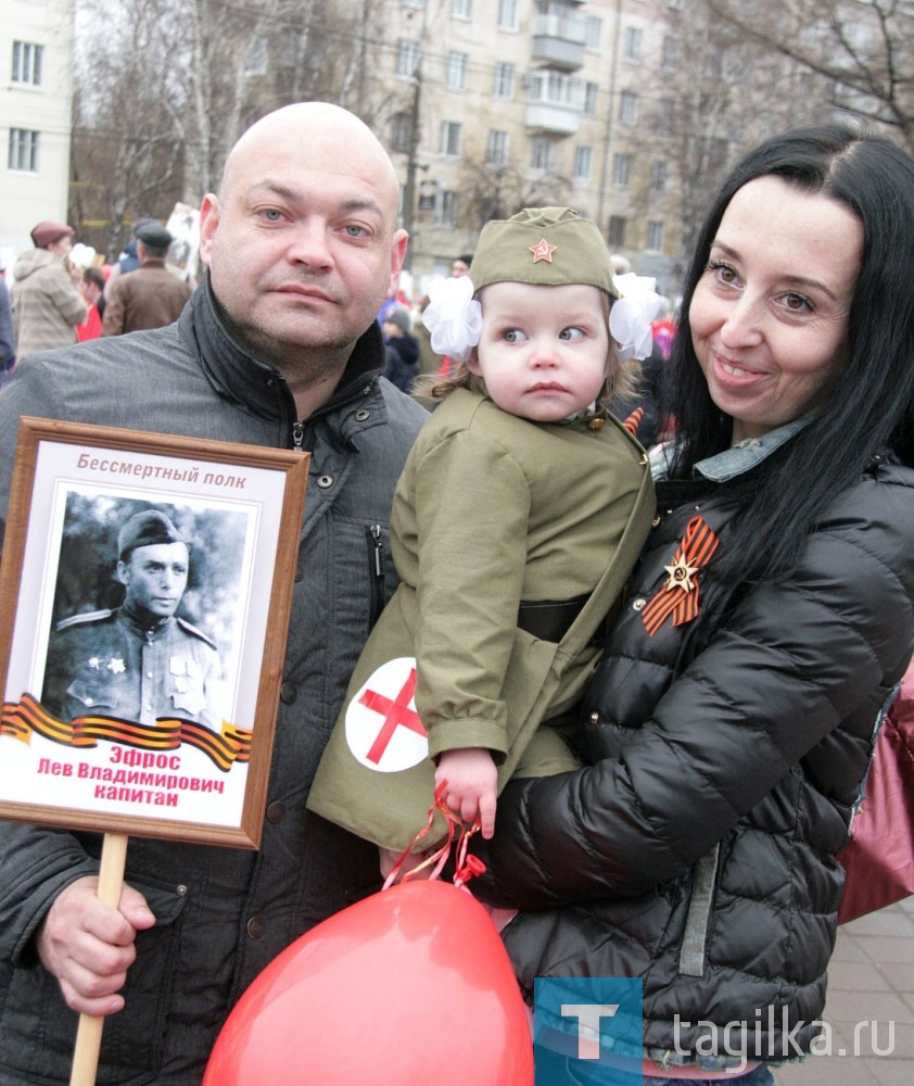 Участники «Бессмертного полка» готовятся к параду