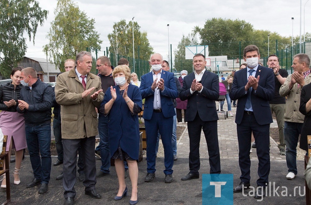 Министр ЖКХ Свердловской области принял участие в открытии спортивной площадки в Девятом поселке