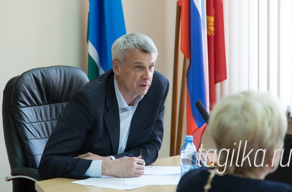 Сергей Носов - Сегодня теплоснабжающие МУПы начали активно заниматься балансировкой, но в любом случае они должны были бо-
лее оперативно реагировать на погоду. А жители не должны платить за перетопы,если будет установлен факт нарушения предприятием
температурного режима