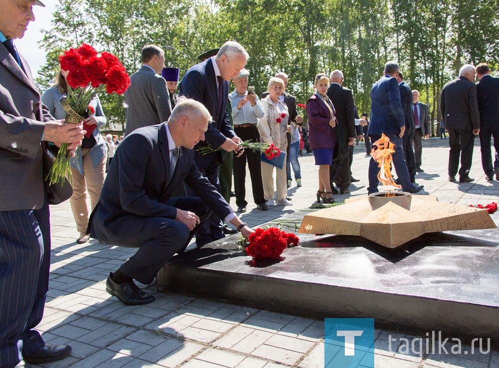 78 лет назад началась Великая Отечественная война.   1418 дней продолжался боевой и трудовой подвиг советского народа.   В День памяти и скорби на мемориале центрального кладбища Нижнего Тагила  собрались представители разных поколений: ветераны, работник