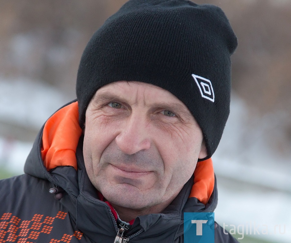 Сергей Дрожалкин

Сергей Васильевич сообщил, что работу в детско-юношеской школе продолжит, там у него две группы разного возраста.
Карьеру игрока Дрожалкин начинал в качканарском «Горняке», в тагильском «Уральце» провел 13 сезонов. В «Уральце НТ» работал не только помощником главного тренера, но инаставником дубля, который выступал в чемпионате Свердловской области. 

Татьяна ШАРЫГИНА
ФОТО СЕРГЕЯ КАЗАНЦЕВА