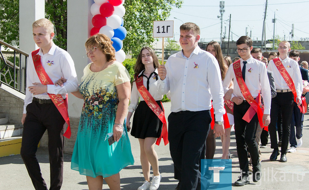 В школах Нижнего Тагила прозвенели последние звонки