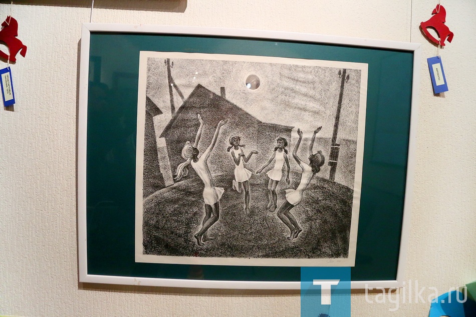 Детская выставка. "Вместе весело шагать".