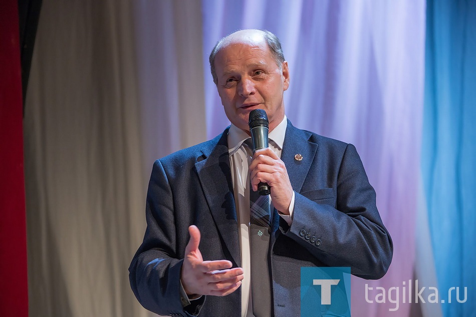 Борис Соколов отметил, что такие встречи очень нужны людям, но не как вечера памяти, а в качестве пособия – как надо жить и работать, ответственно относиться к своему делу и беззаветно любить Родину.
