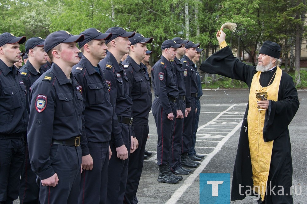 Молодые полицейские приняли присягу