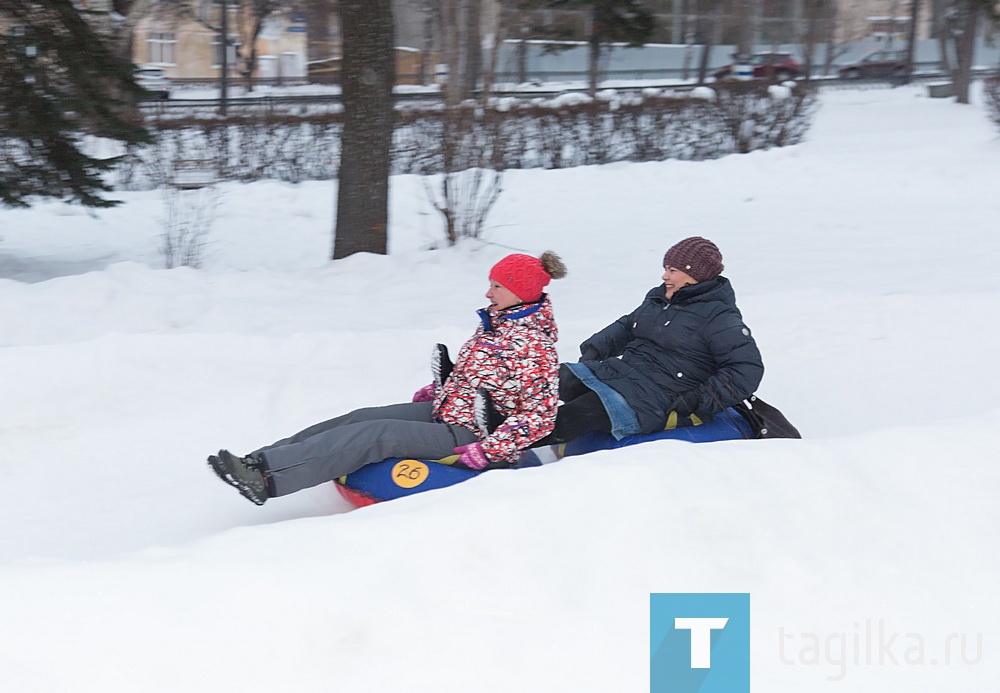 Зимние каникулы закончились, но ледовые городки продолжают работать