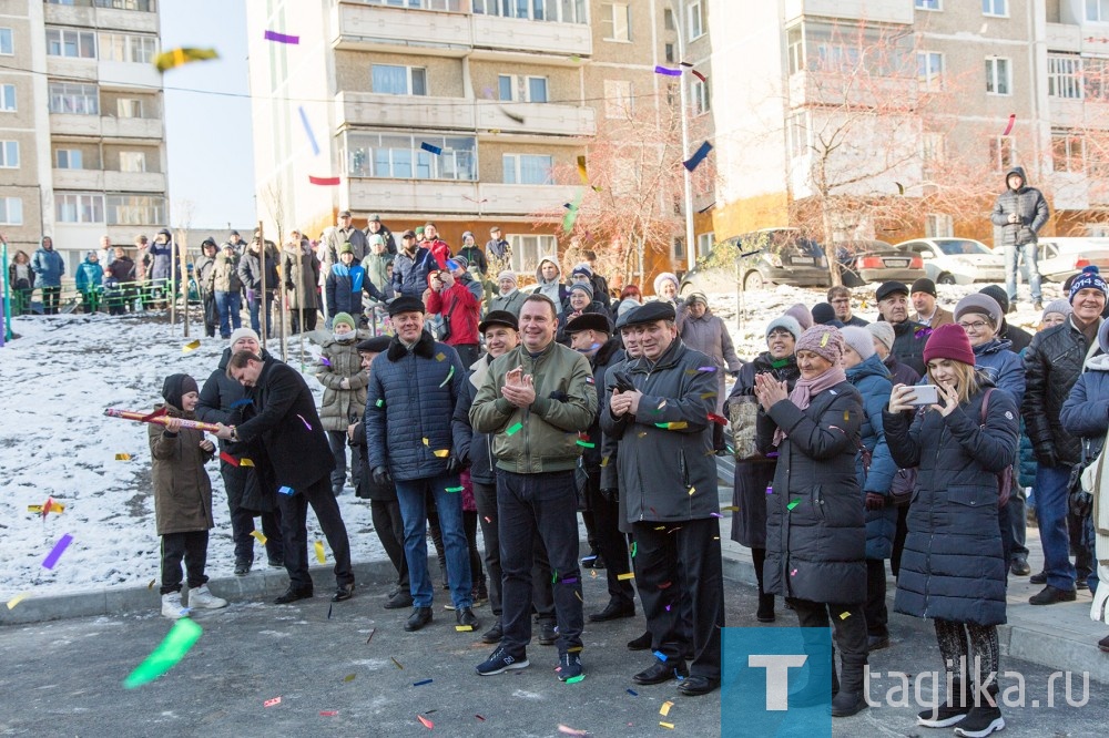 Сегодня торжественно открылся обновленный двор домов на улице Нижней Черепанова №13, 15, 9,11,17,19, 21