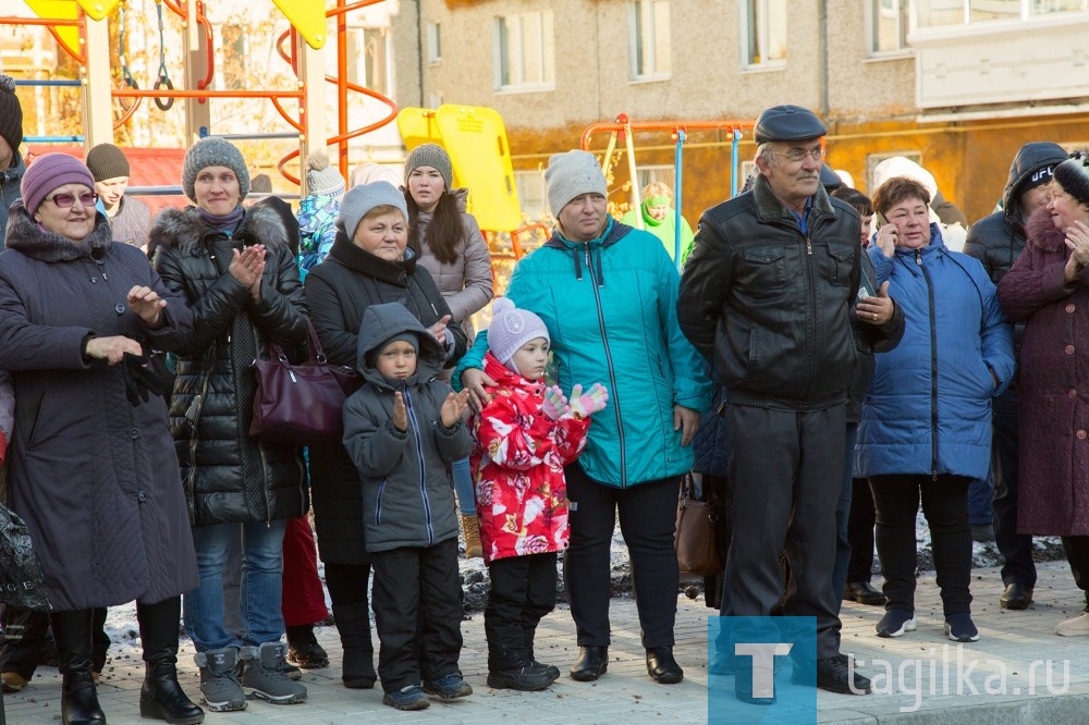 Сегодня торжественно открылся обновленный двор домов на улице Нижней Черепанова №13, 15, 9,11,17,19, 21