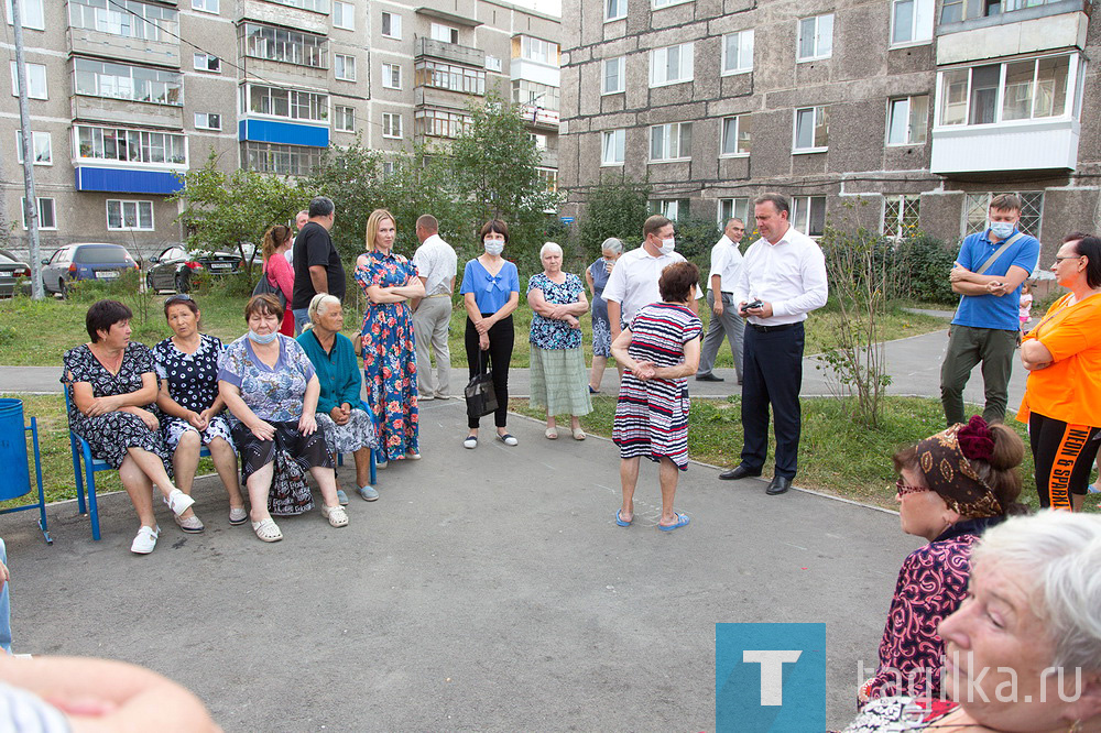 Глава города Владислав Пинаев встретился с жителями домов на улице Дарвина