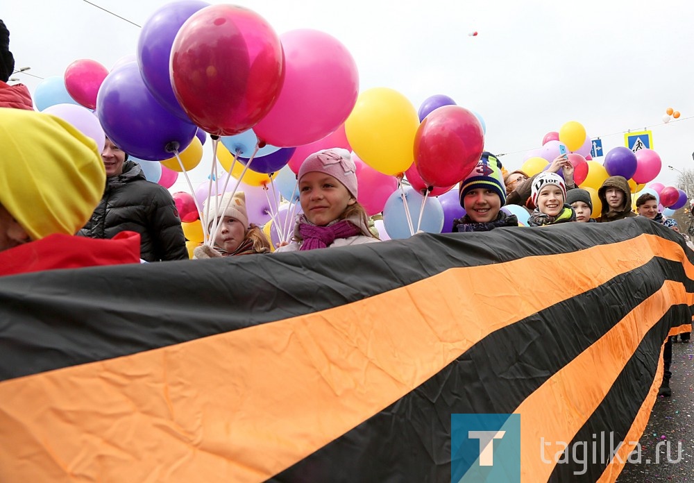 Праздничное шествие тагильчан в честь 72-летия Великой Победы.