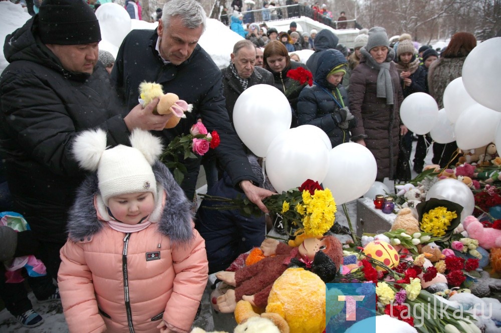 «Минута молчания» в память о погибших на пожаре в Кемерово