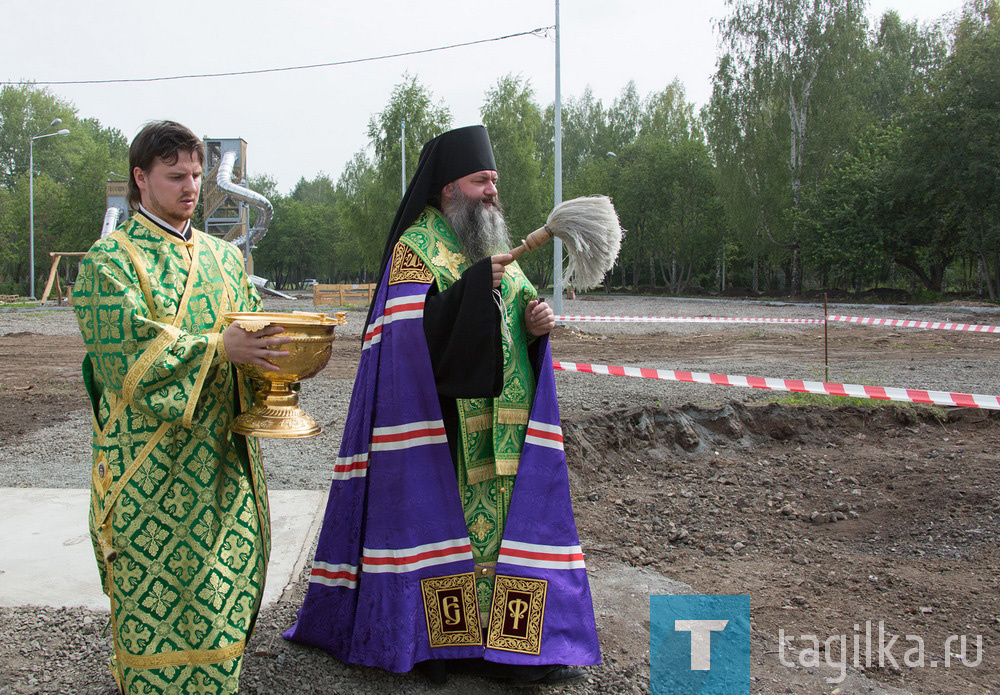 Молебен перед началом строительства часовни в сквере за ДК «Юбилейный»