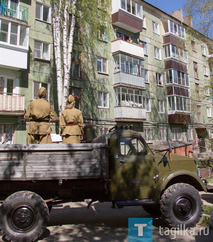 Глава Нижнего Тагила поздравил знаменосцев Парада Победы