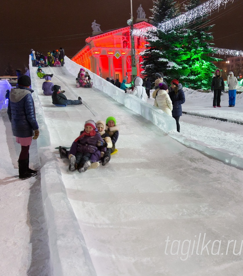 Засияла огнями главная ёлка на Театральной площади.