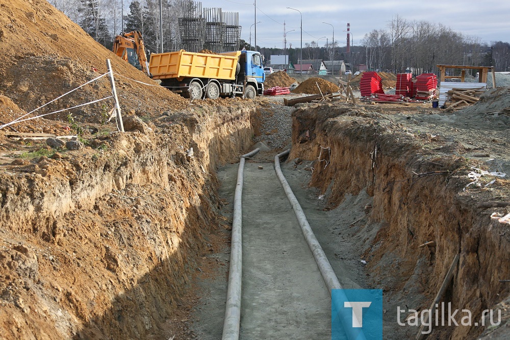 Строительство моста через Тагильский пруд по-прежнему идет в круглосуточном режиме