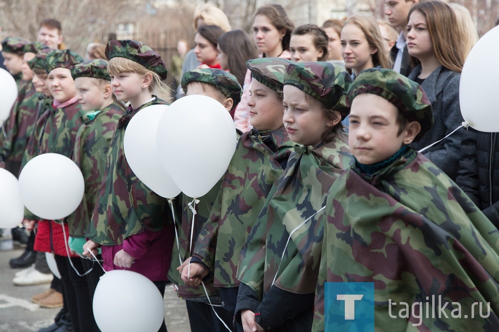 Сегодня открылась мемориальная доска в память о милиционере-герое Андрее Аргаузове