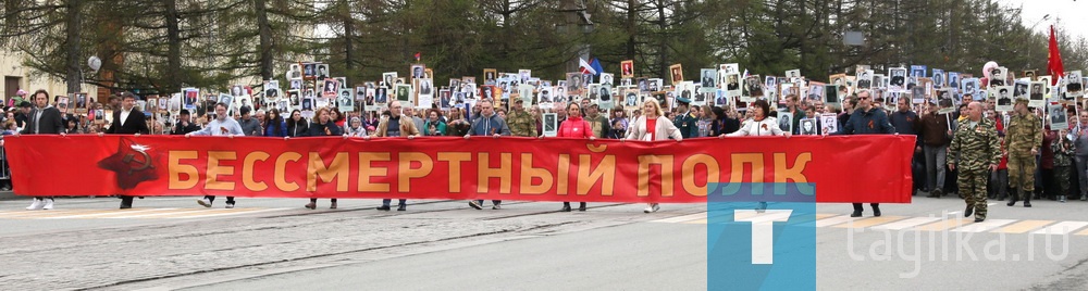 Тысячи тагильчан пришли с портретами своих героев – участников Великой Отечественной войны.