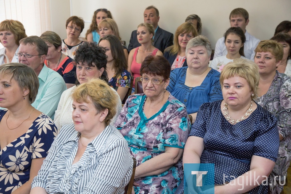 День работника торговли.

В преддверии профессионального праздника в администрации Нижнего Тагила чествовали сотрудников сферы торговли. Им вручили почетные грамоты и благодарственные письма главы города и Законодательного собрания Свердловской области.

Текст Татьяны Шарыгиной
