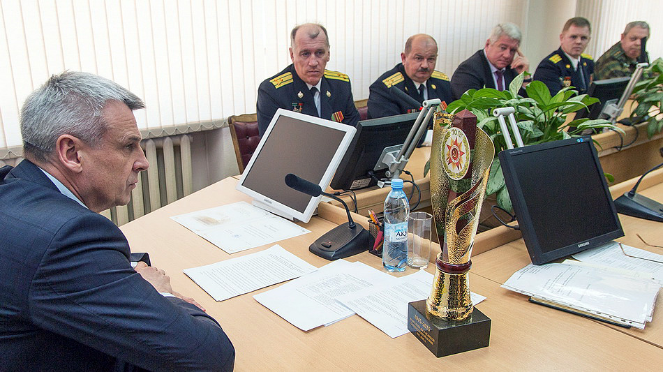 Вымпел Победы приехал в наш город.Эстафета Победы!

 Пограничников пригласили к главе города Сергею Носову. Участники эстафеты поблагодарили за теплый прием.