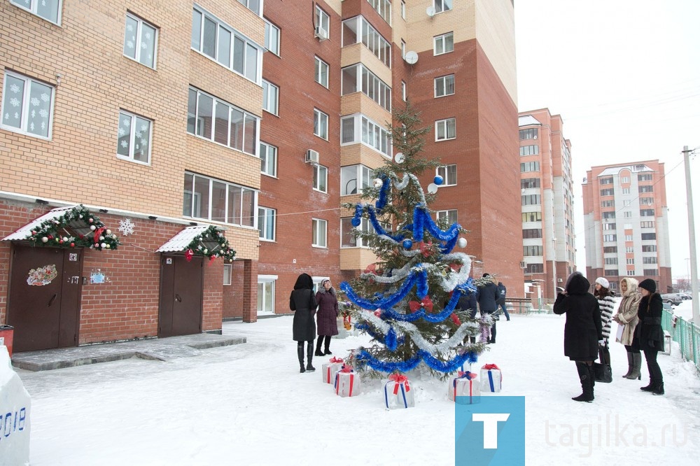 Готовимся к встрече Нового года. Уральский проспект 85