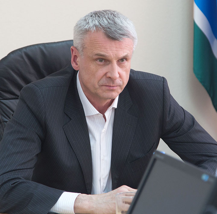 Дома, находящиеся на балансе УК, не должны остаться без управления и без обслуживания. Мы должны заранее позаботиться, чтобы этого не случилось, выработать механизм действий, - поставил задачу Сергей Носов.