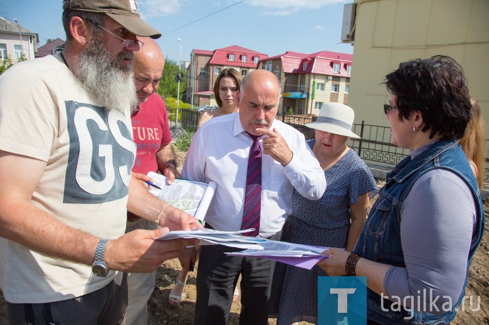 Здесь будет сквер советской скульптуры.