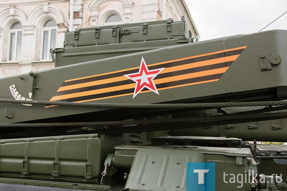 Все готово к началу прохождения военной техники по главной улице города